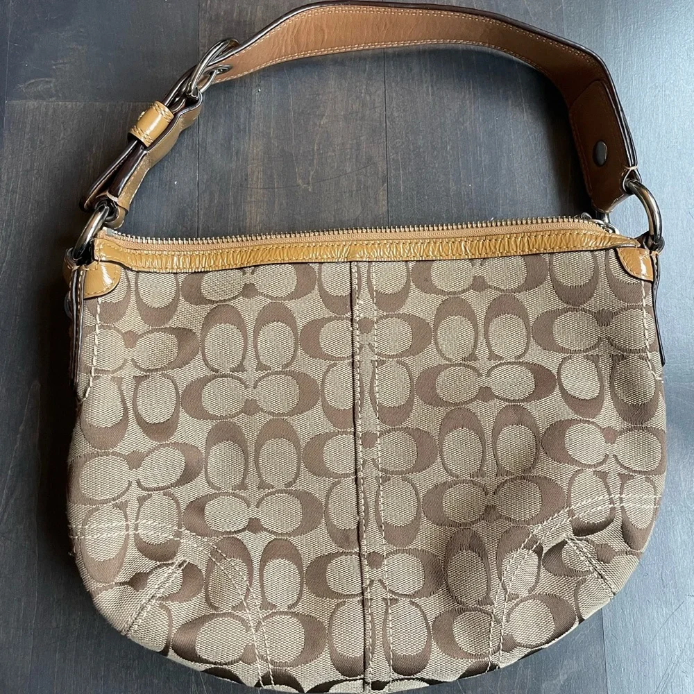 Coach Brown Tan Shoulder Bag with Signature Design - Picture 6 of 7